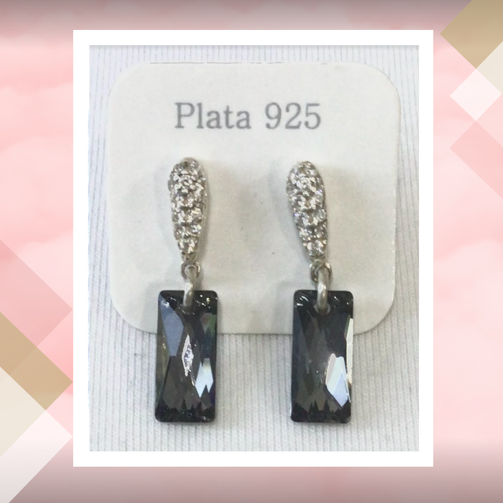 Aros colgantes con micropave y cristal rectangular fume Swarovski. Plata 925