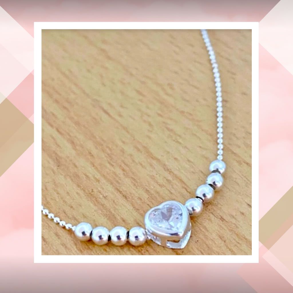 Cadena con dije corazón cubic y bolitas. Plata 925